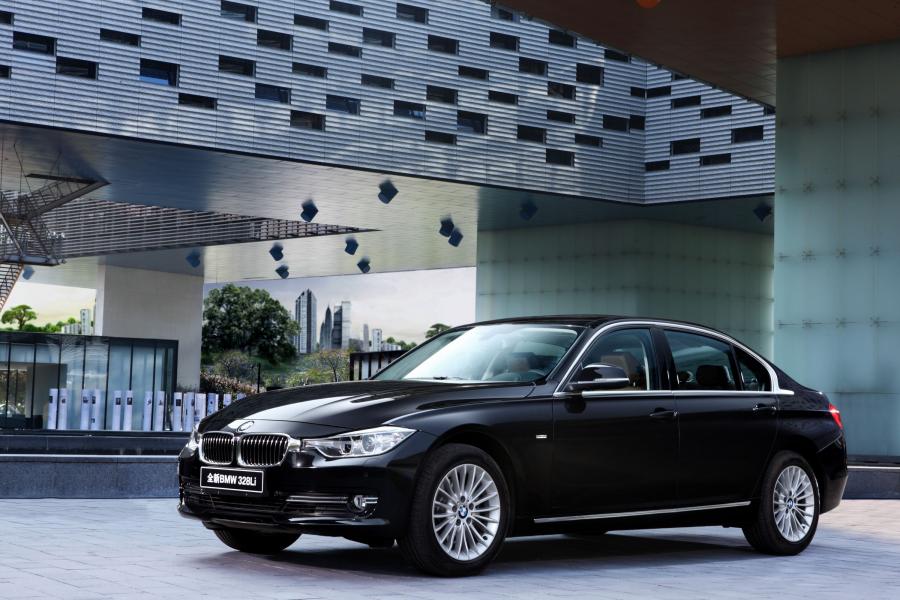  BMW 335Li 2012 года  (фото 18 из 25)